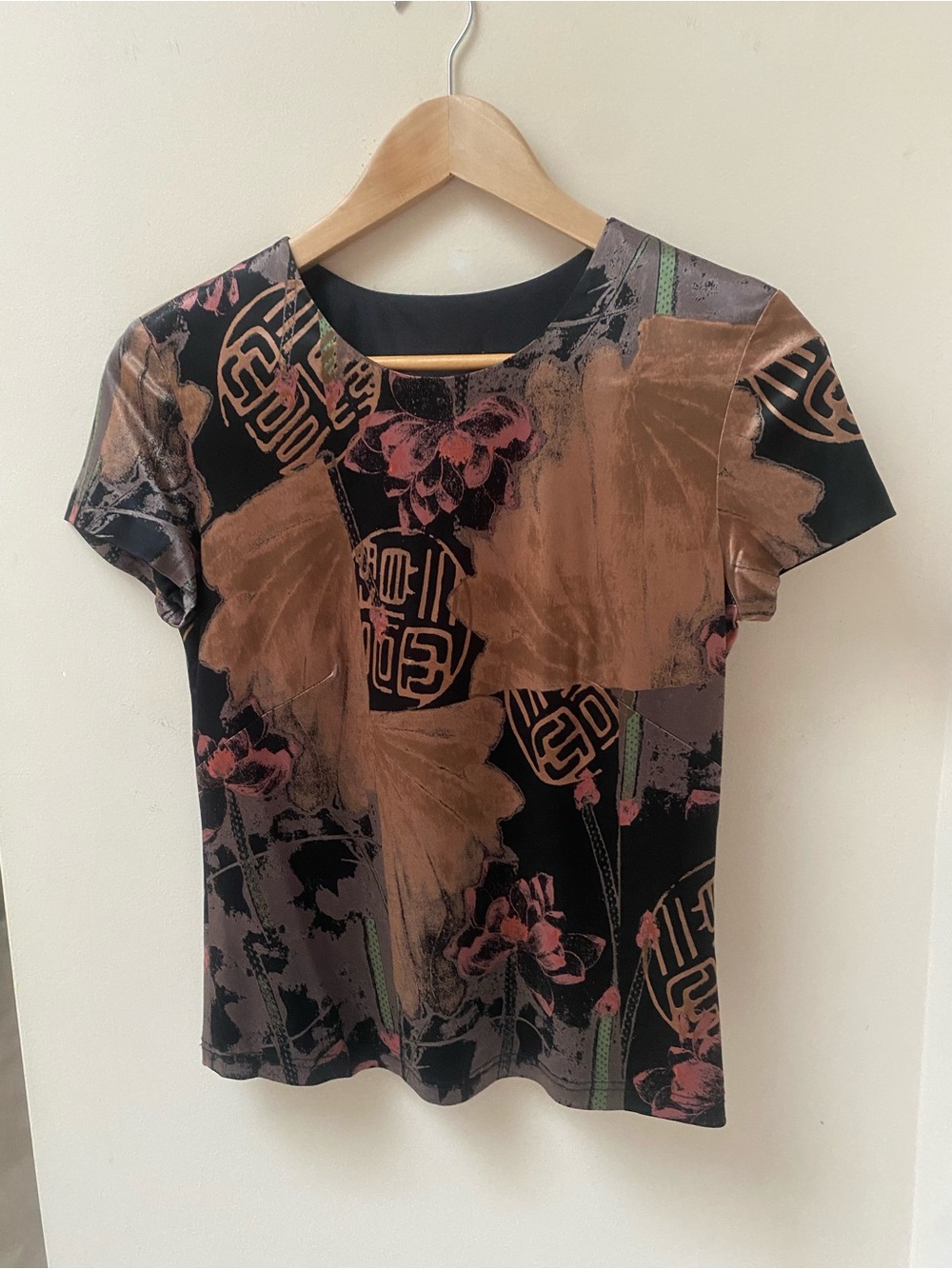 Women’s Short Sleeve Floral Print Top in Black and Brown